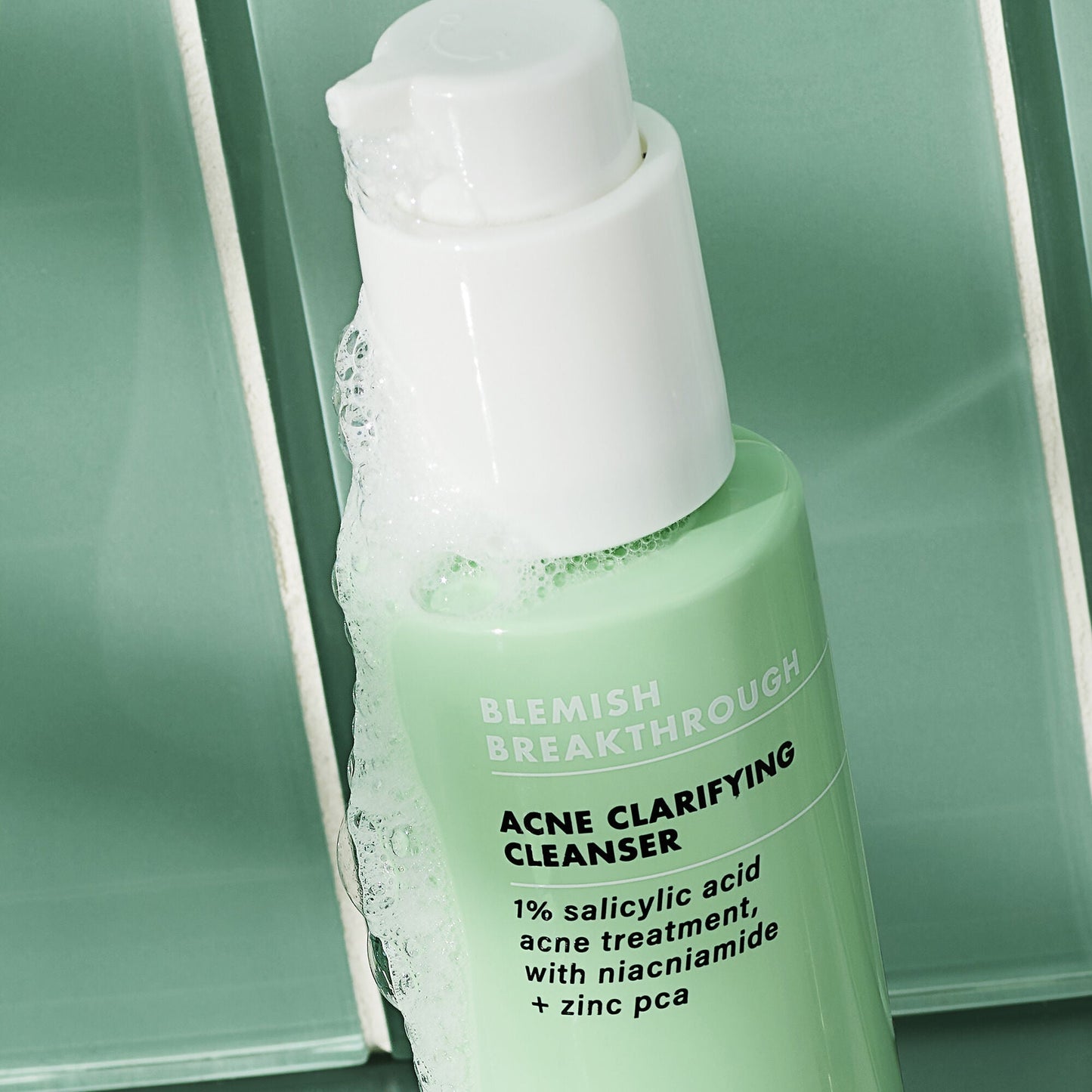 blemish-breakthrough-acne-clarifying-cleanser-d6 02_021622_SL_BT_Cleanser_Back_Lighter_0129_FStack_FINAL_IGF_V2_eb5b7c7b-2de7-4b4a-8d54-43ee3b07523f.jpg
