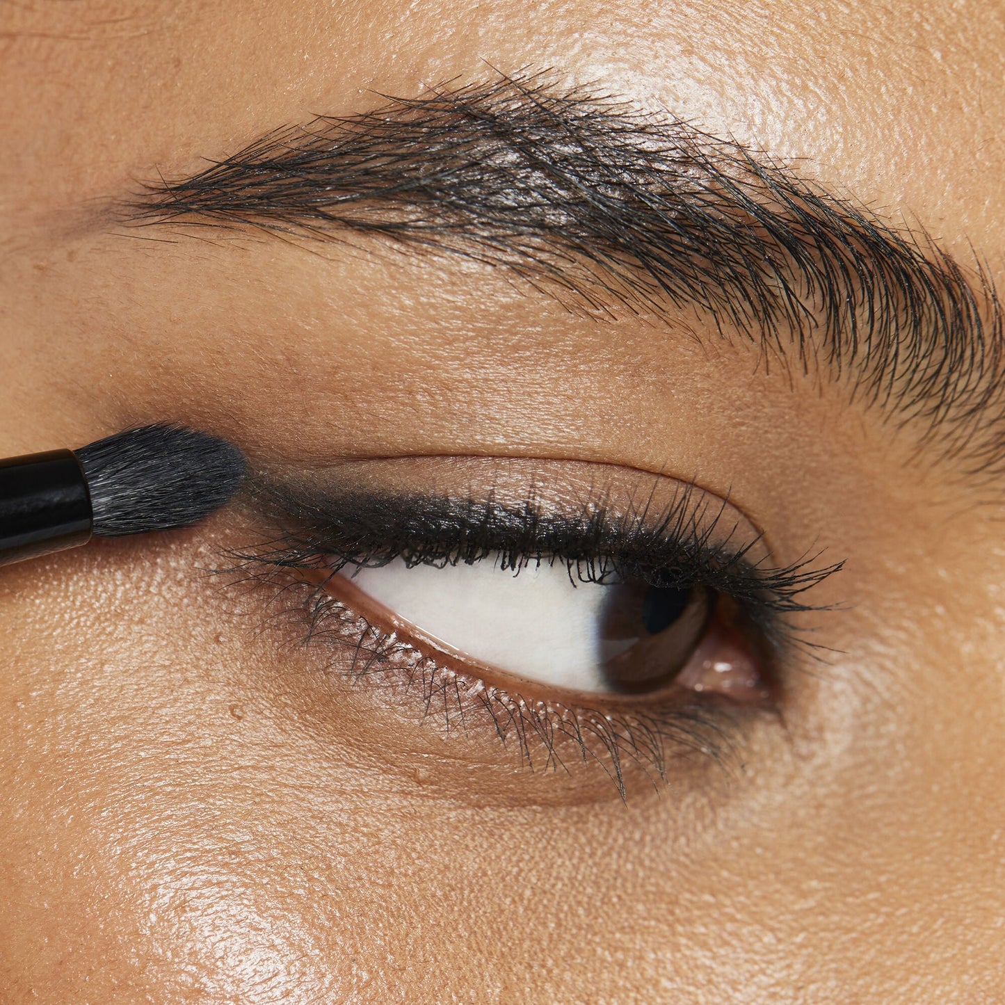 smudge-n-smoke-eyeliner-brush-g0 100824_elf_Shikin_Kohl_App_017_RGB_IGF.jpg