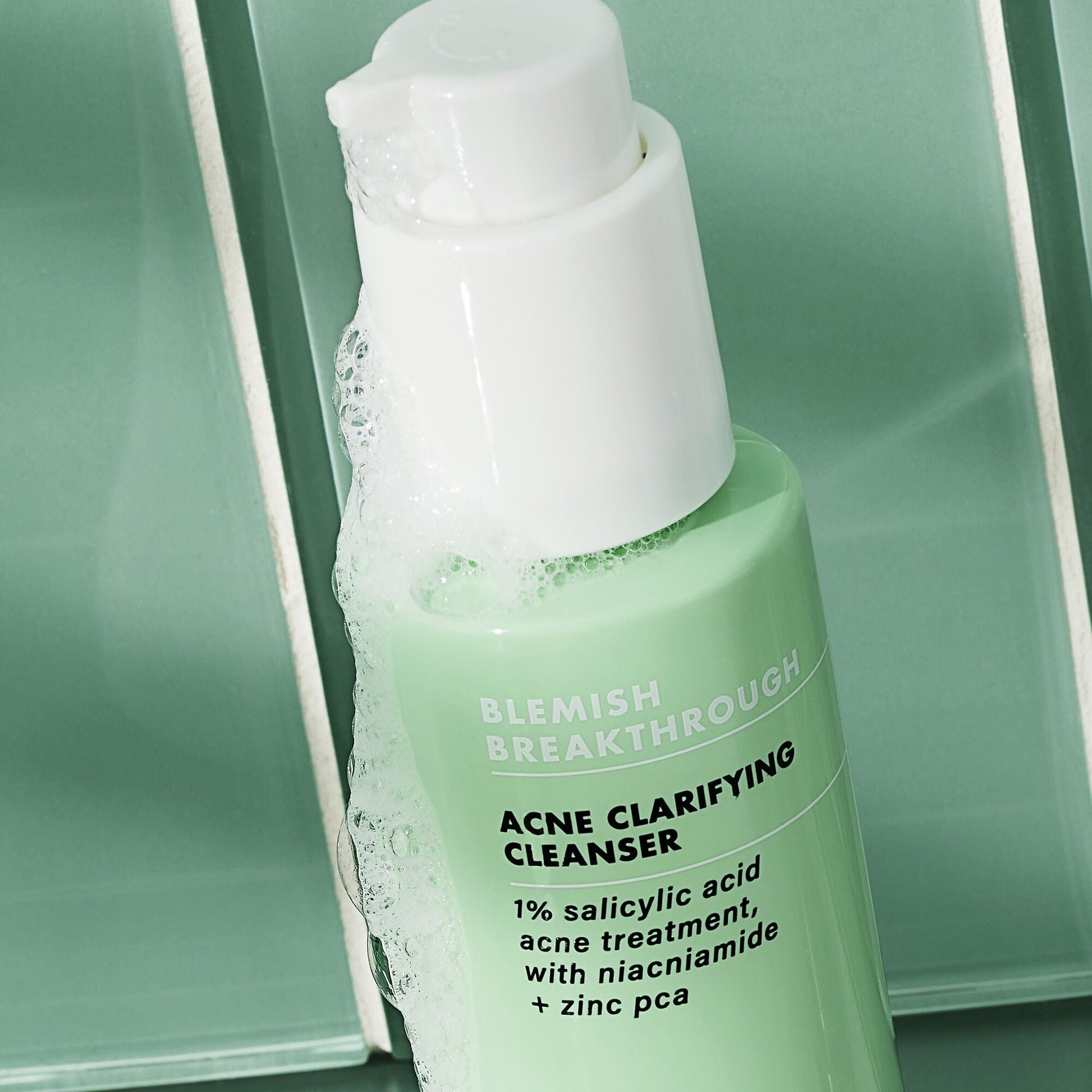 blemish-breakthrough-acne-clarifying-cleanser-d6 02_021622_SL_BT_Cleanser_Back_Lighter_0129_FStack_FINAL_IGF_V2_eb5b7c7b-2de7-4b4a-8d54-43ee3b07523f.jpg
