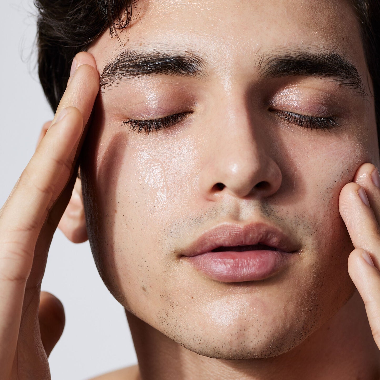 pure-skin-cleanser-i8 040822_Model_Pure-Cleanser_017_RT1-V1_V1_IGF.jpg