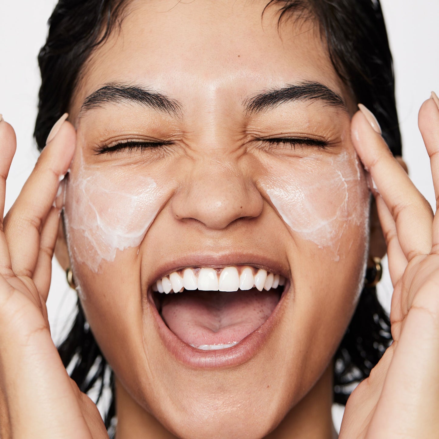pure-skin-moisturizer-a8 040822_Model_Pure-Moisturizer_200_RT2-V1_RGB040822_Model_Pure-Moisturizer_200_RT2-V1_V1_IGF.jpg