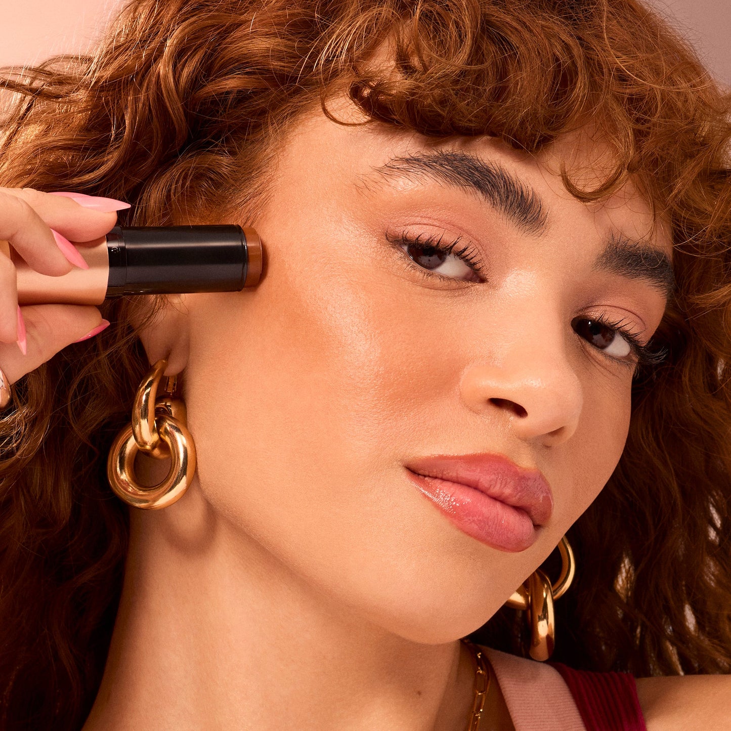 soft-glam-cream-bronzer-m0 102025_Alyssa_SoftGlam_Bronzer-App-2617_w4BQC_IGF_f7596b43-37d2-42a1-ada7-e77863850acf.jpg