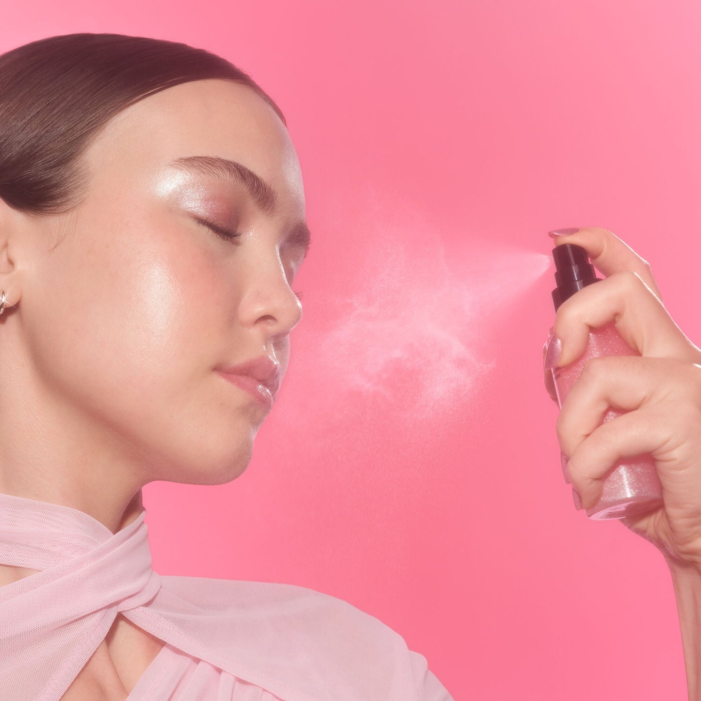 power-grip-rose-setting-spray-m6 102225_Haley_PG_Pink_App_038_v3_RGB_IGF_afa202e0-e395-4ab2-8641-8545bdabb8f6.jpg