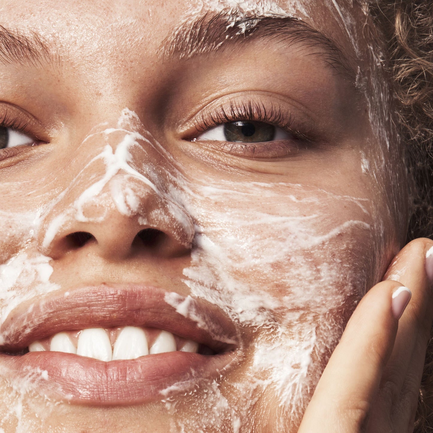 blemish-breakthrough-acne-calming-water-cream-mini-t3 121321_Marley-Acne-Regimen_0117_FINAL_IGF_7be73b38-8681-4e47-be60-37d940df0d6e.jpg