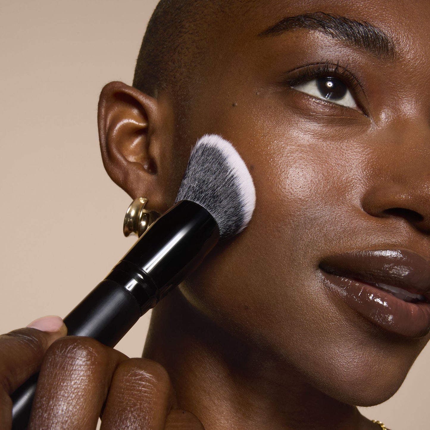 smooth-swipe-foundation-brush-c2 81456_MOM_SMOOTH_SWIPE_FOUNDATION_BRUSH_TOOL_SHOT_IYANNA_0169_V4.jpg
