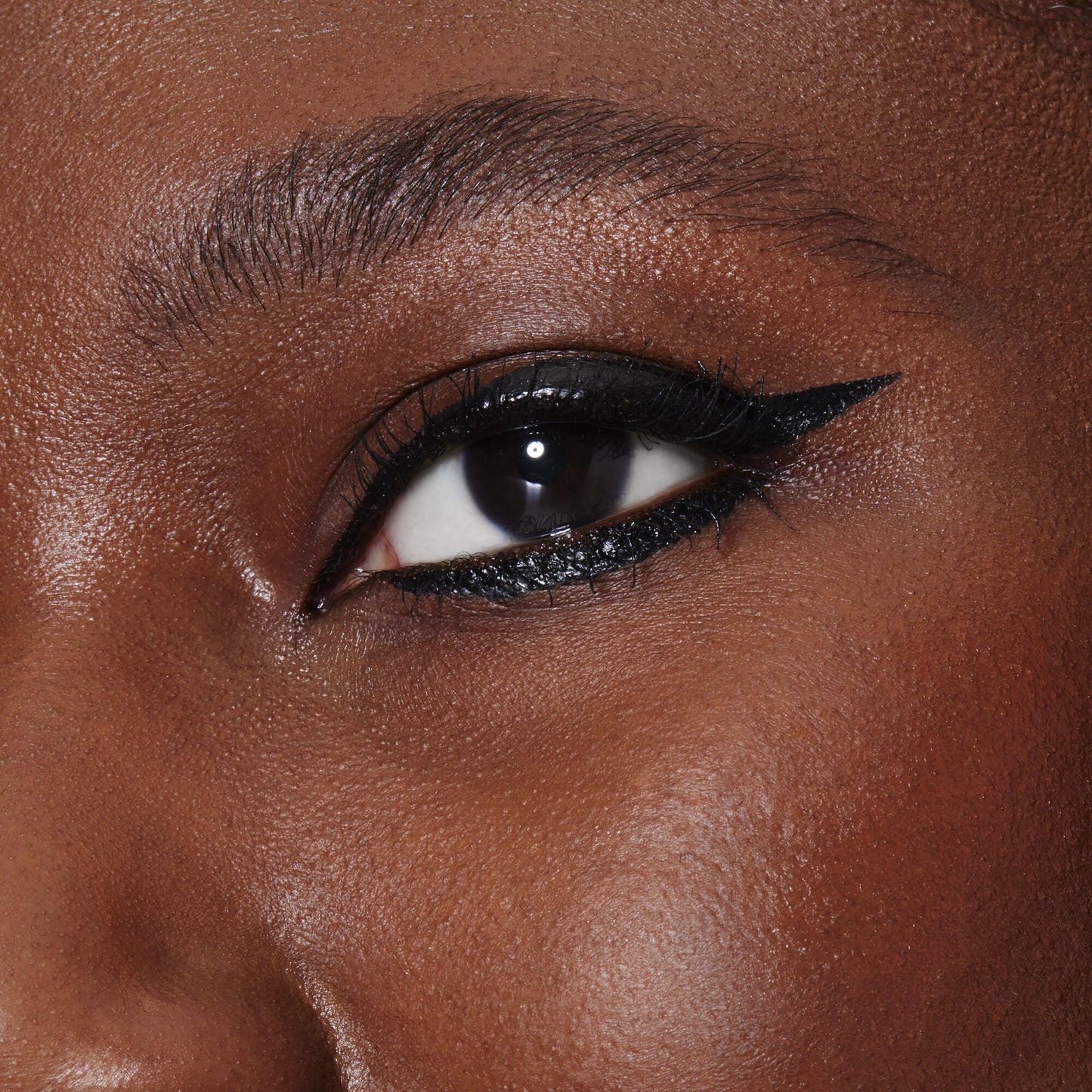 h2o-proof-inkwell-eyeliner-u5 82969_DJ_H20_PROOF_INKWELL_EYELINER_MACRO.jpg