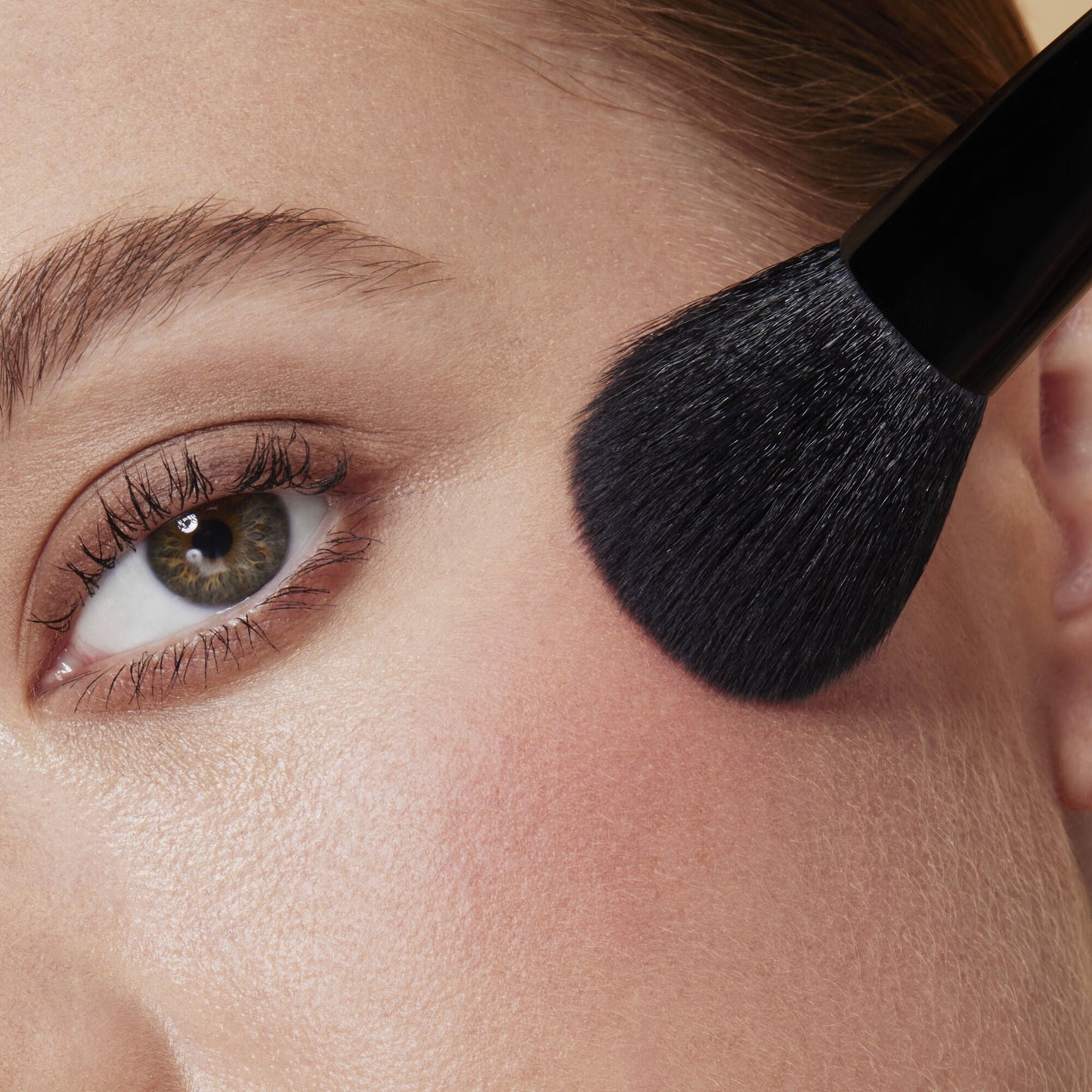 full-face-and-eye-makeup-brush-set-with-travel-case-j0 84674_FULL_FACE_EYE_BRUSH_SET_BLUSH_BRUSH_CARI_0086.jpg