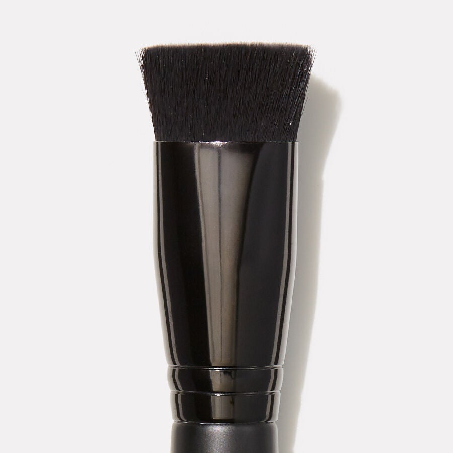 triangular-buffing-foundation-brush-o1 85106_b_TriangularBuffingFoundationBrushwebA.jpg